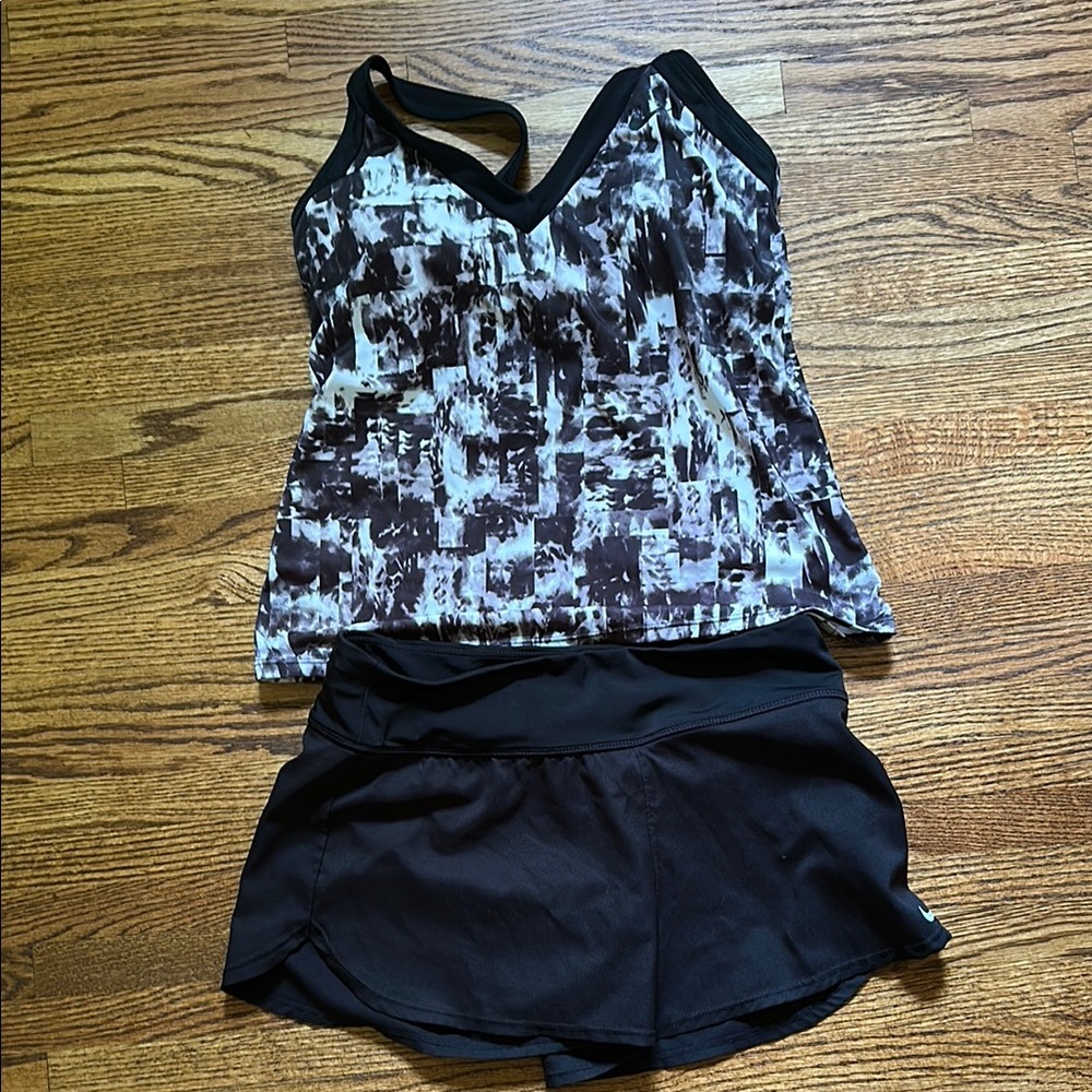 Women's Black and White Nike sport swimwear